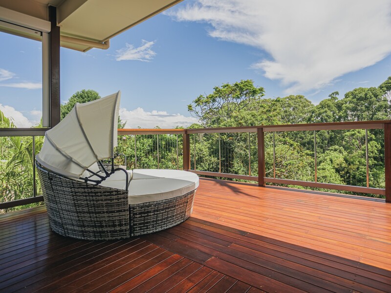 Tasteful Combination of Aluminium & Timber